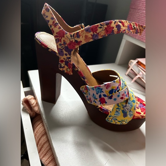 Gianni Bini multi color heels 8.5 - Picture 2 of 3